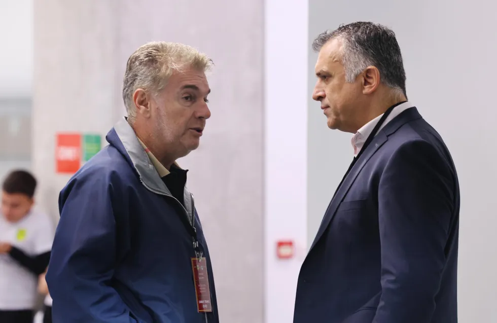 Ήρθε και αμέσως στα δύσκολα ο Παπασταύρου, στα αποδυτήρια μετά το νέο χαστούκι!