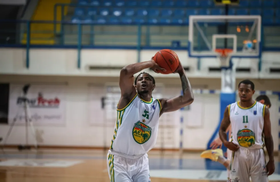 Την 20η νίκη πανηγύρισε η Πετρολίνα ΑΕΚ κόντρα στην Ένωση

