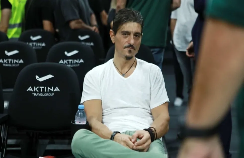 «Γιατί πλακωνόμαστε; Μα την Παναγία θέλω να είναι καλά οι Αγγελόπουλοι»