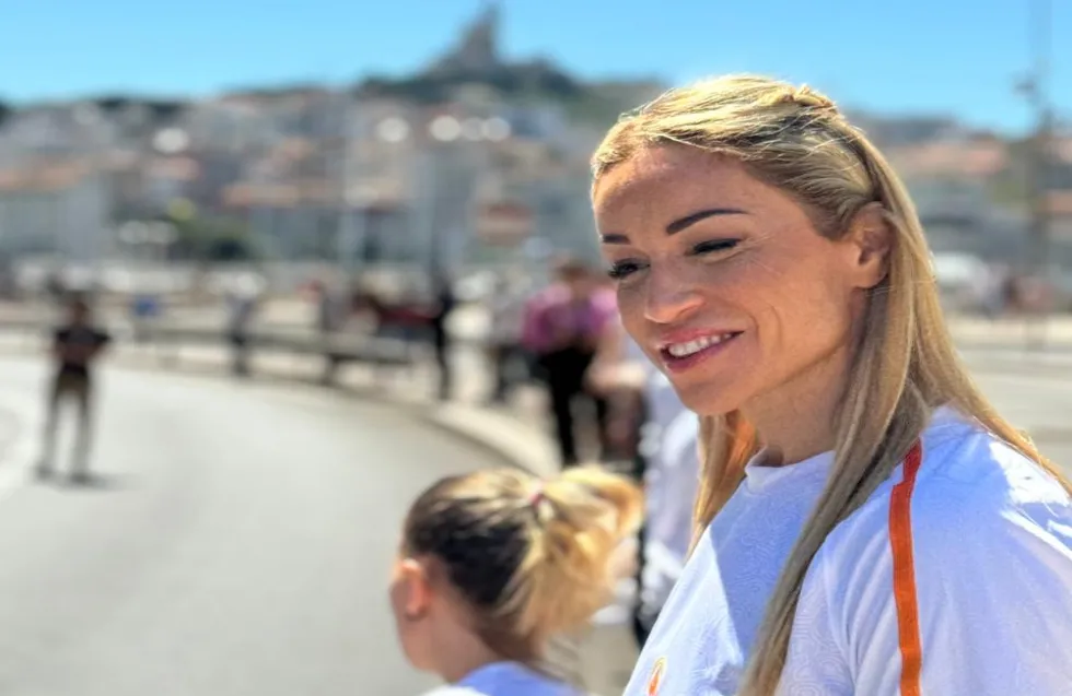 Η Καρολίνα Πελενδρίτου εκπροσώπησε την Κύπρο στην πρώτη ημέρα Λαμπαδηδρομίας στη Γαλλία