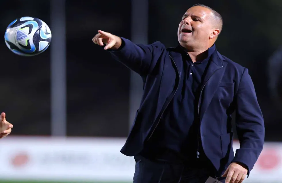 O Σιμόν δεν άλλαξε καθόλου τη συνταγή