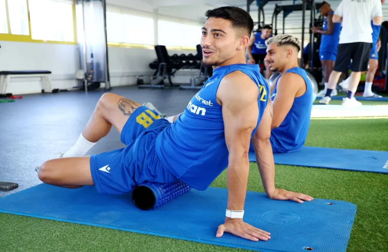 Δεξιά έχει και... Σατσιά!