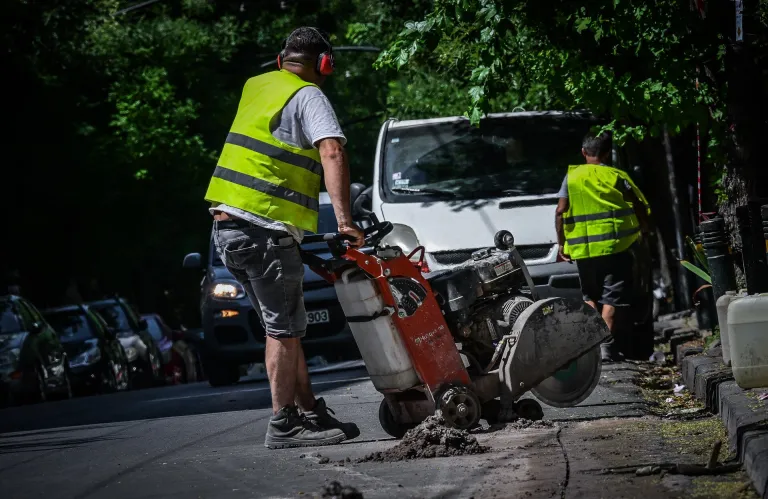 Διακοπή υπαίθριων εργασιών λόγω καύσωνα σήμερα - Τι αναφέρει το Τμήμα Επιθεώρησης Εργασίας