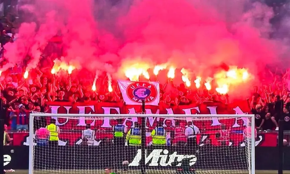 Πανό κατά της UEFA στον τελικό του Community Shield από τους φίλους της Κρίσταλ Πάλας