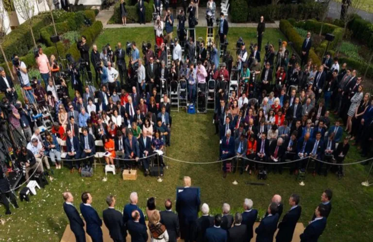 Ο Ντόναλντ Τραμπ τσιμέντωσε το Rose Garden του Λευκού Οίκου -Οργή στα social, θυμίζει το Μαρ-α-Λάγκο