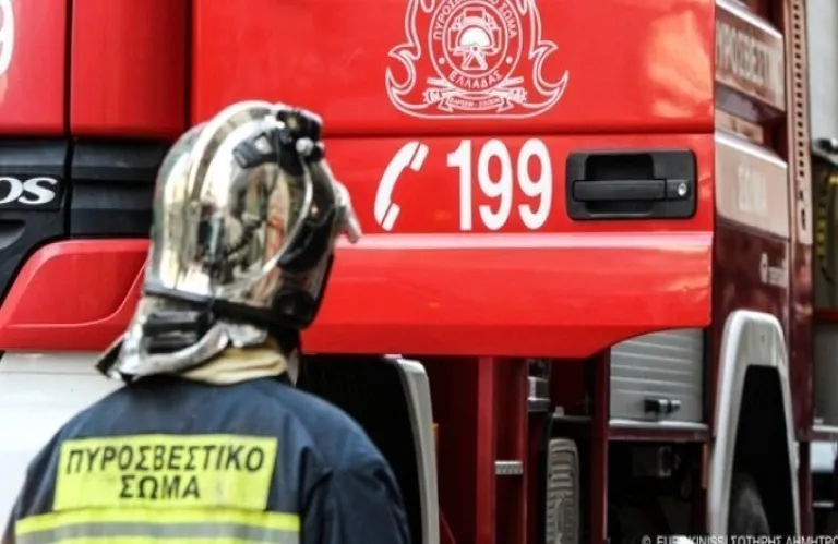 Ολονύχτια μάχη με τις φλόγες σε πολλές περιοχές της Ελλάδας