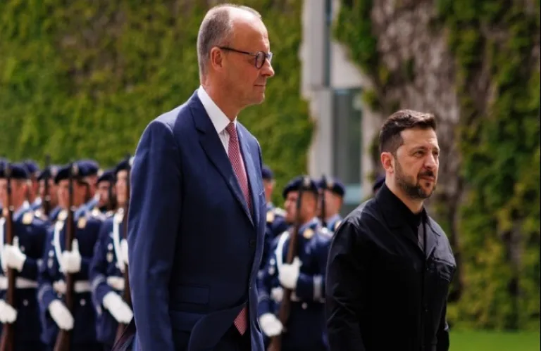 Στο Βερολίνο μεταβαίνει ο Β. Ζελένσκι για βιντεοδιάσκεψη με Φ. Μερτς και Ντ. Τραμπ