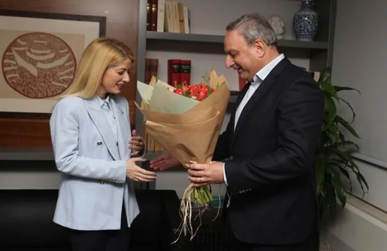Άντε να βγεις από μέσα…