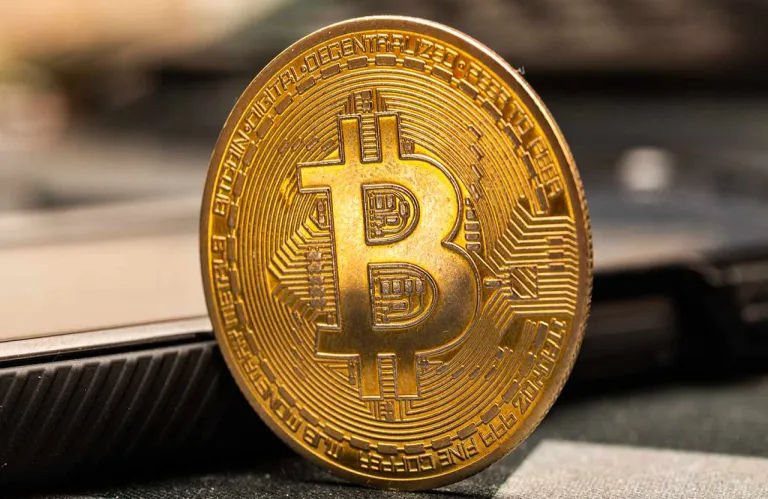 Το bitcoin σπάει νέο ρεκόρ, ξεπερνά τα 124.000 δολάρια