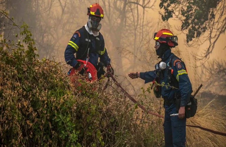 Ομολόγησε 19χρονος για εμπρησμό στη Πάτρα - Τρεις συλλήψεις και μια προσαγωγή για τις φωτιές στην Αχαΐα