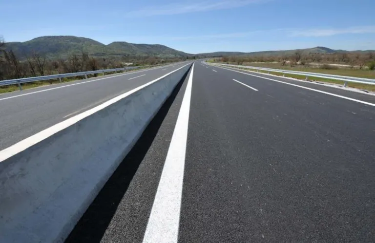 Κλειστός ο αυτοκινητόδρομος κοντά στη Ριζοελιά λόγω τροχαίου