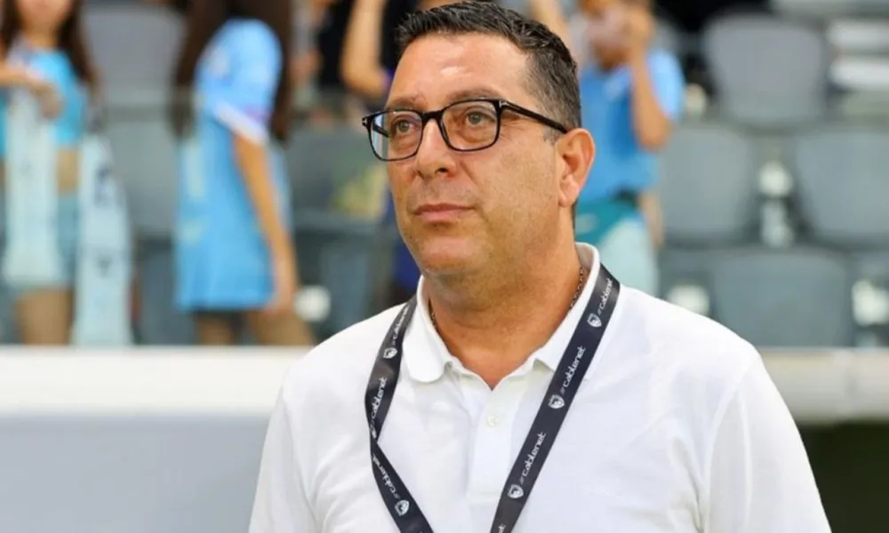 Ξεσπά ο Θεοχάρους: «Λίγη περισσότερη σοβαρότητα, κύριοι»