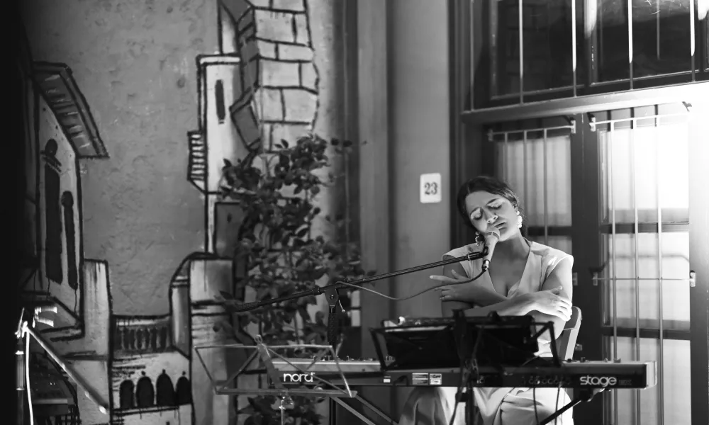 Τo Avli Sessions ανοίγει με συναυλία της Eleni Era στη Βαύλα