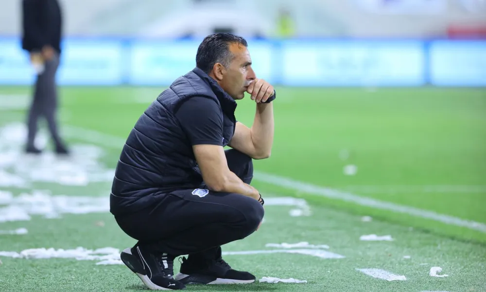 Θέμα με Ντιόν με μυϊκό πρόβλημα και αναγκαστική αλλαγή