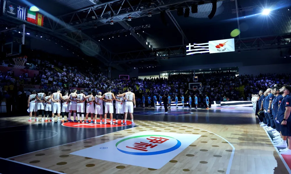 ΦΩΤΟ από το ιστορικό ραντεβού Κύπρου - Ελλάδας στο Eurobasket