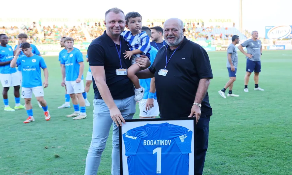 ΦΩΤΟ: Tιμές σε Μπογκαντίνοφ από τον Εθνικό Άχνας