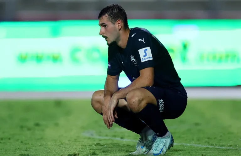 Σηκώνει κεφάλι για τα... αστέρια