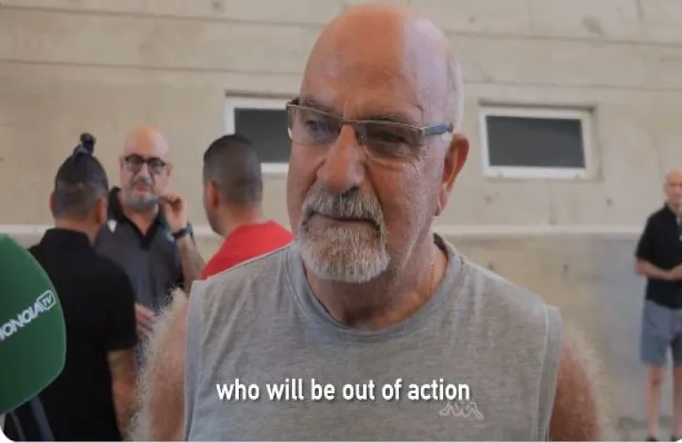 Ευχές των Ομονοιατών στον Γιόβετιτς