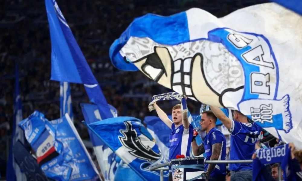 Bundesliga: 400 οπαδοί των Ντόρτμουντ και Σάλκε σταμάτησαν τρένο για να παίξουν ξύλο!