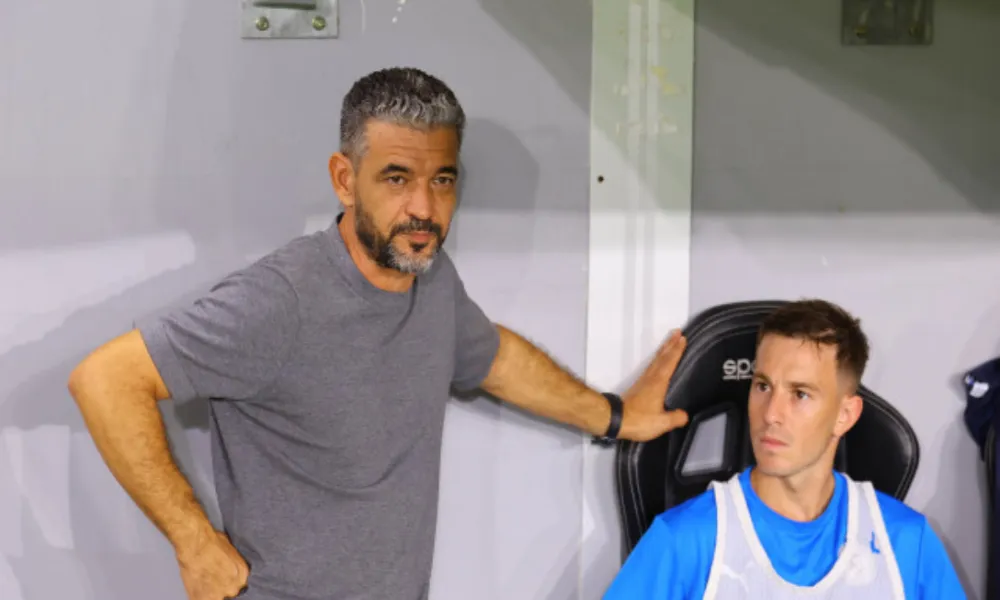 Μαρτίνς: «Ρωτάτε την ομάδα για το μέλλον μου»