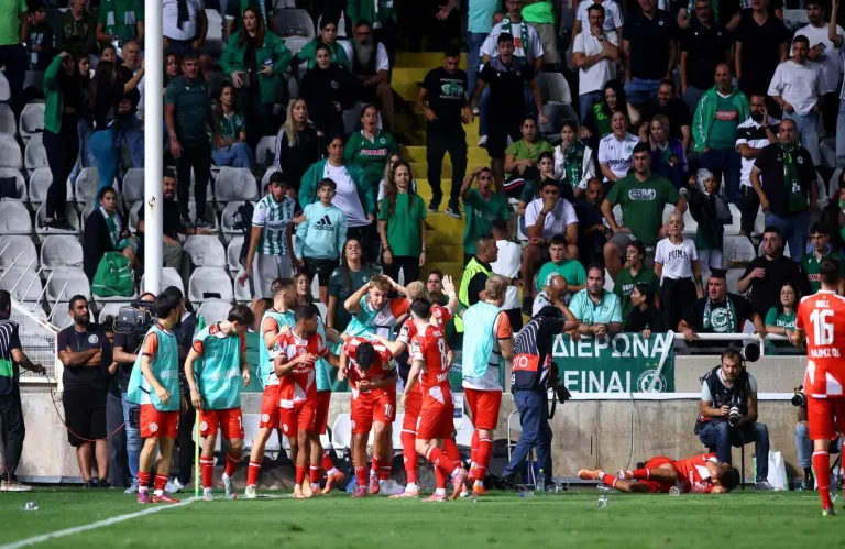 «Καμπάνα» ΟΥΕΦΑ στην Ομόνοια!