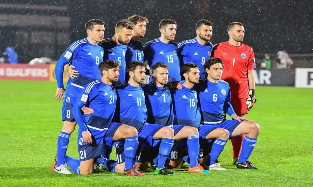 Κι όμως το Σαν Μαρίνο των 0 βαθμών και των 1-32 γκολ, αν συντριβεί από τη Ρουμανία, ενδέχεται να παίξει στα playoffs για το Μουντιάλ