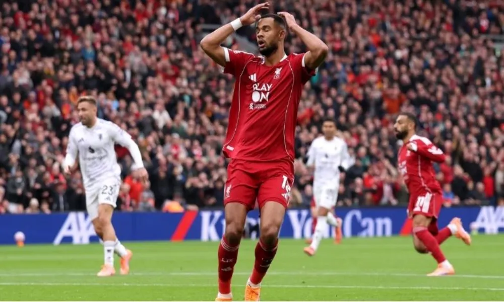 Η Premier League τα... έχωσε στην Λίβερπουλ για παραβίαση απίστευτου κανονισμού με τα ball boys!