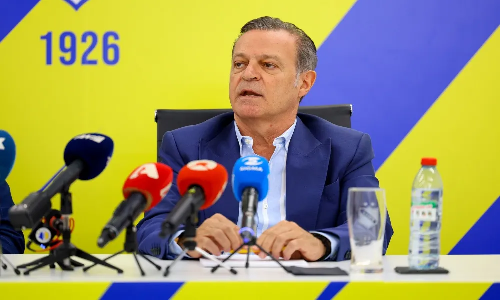 Όλα στο φως από Πετρίδη