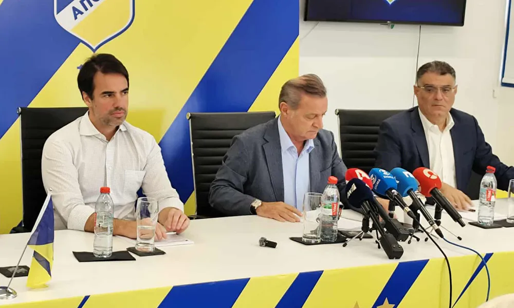 Δεν σφύριξε... λήξη με τους Βραζιλιάνους ο Πετρίδης αλλά κολλάει η συμφωνία σε τρία σημεία