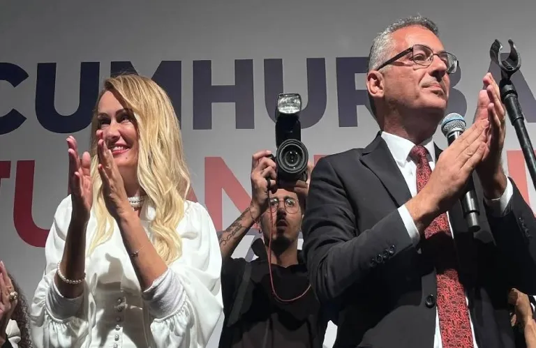 Στην άλλη μισή, με την ντροπή μας