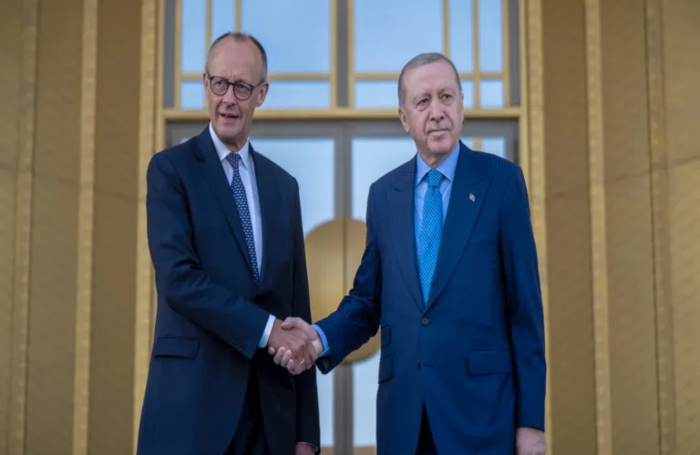 Μερτς: Η Τουρκία δεν μπορεί να μείνει εκτός γεωπολιτικού χάρτη - Αιχμές για κράτος δικαίου (βίντεο)