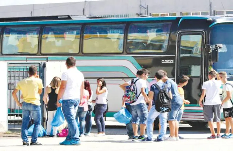 Πληρώνουν «χρυσάφι» τις σχολικές εκδρομές - Έξι ευρώ κόμιστρο για 20 χιλιόμετρα