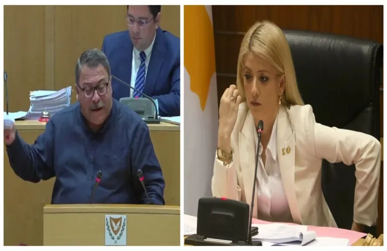 Ο Θεμιστοκλέους, ο λαϊκισμός και οι κομμώτριες, στην ίδια παράσταση