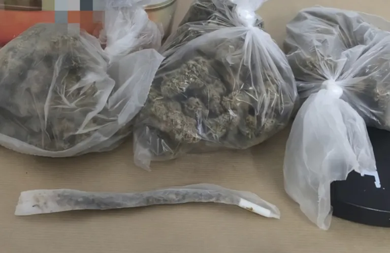 Στη «φάκα» της ΥΚΑΝ 26χρονος μετά από καταδίωξη: Βρήκαν ναρκωτικά και πέραν των €2600 στην κατοχή του (φώτος)