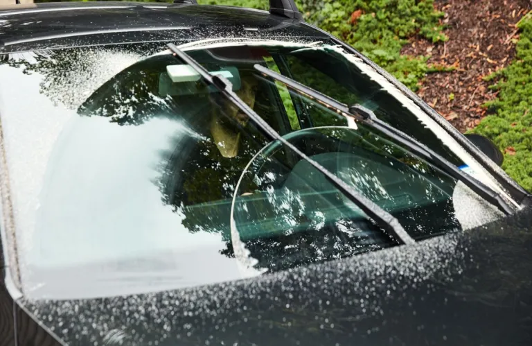 Γιατί δεν πρέπει να βάζω νερό στα πιτσιλιστήρια του αυτοκινήτου - Ο άγνωστος λόγος