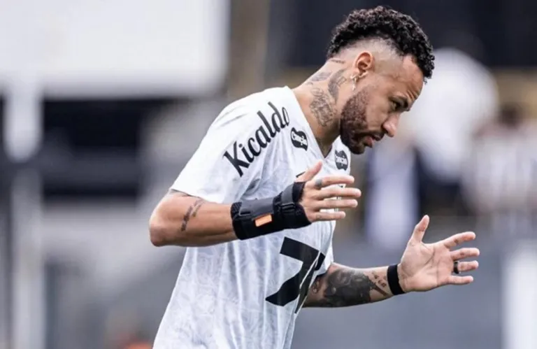 Επέστρεψε μετά από ενάμιση μήνα ο Νεϊμάρ