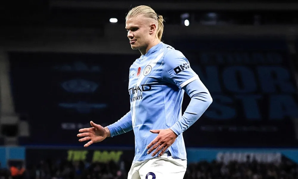 Τριάρα με σεληνιασμένο Χάλαντ η Σίτι!