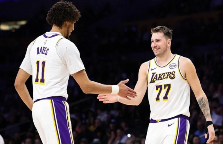 Ασταμάτητοι Λέικερς με τριπλό Ντόντσιτς