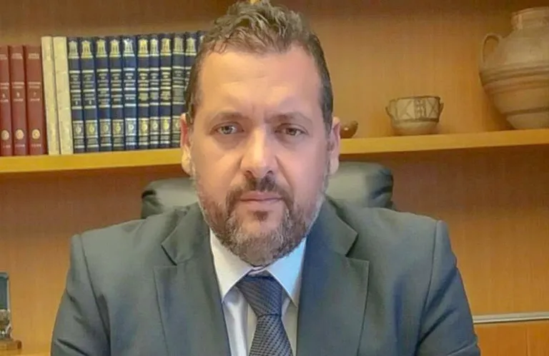 «Όταν η εξουσία χάνει την αντοχή της στην κριτική» του Κυριάκου Κενεβέζου