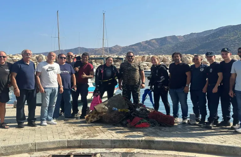 Εκστρατεία καθαρισμού του βυθού στο Λιμανάκι Πωμού και του χερσαίου χώρου