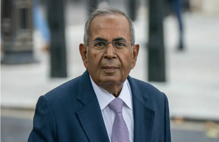 Πέθανε ο δισεκατομμυριούχος Gopichand Hinduja, επικεφαλής της πλουσιότερης οικογένειας της Βρετανίας