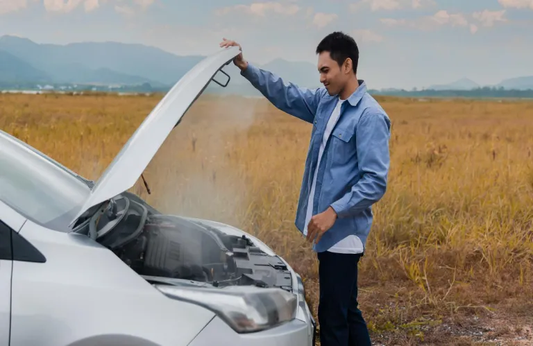 Πώς με μια κίνηση βγάζεις νοκ-άουτ τη μηχανή του αυτοκινήτου σου