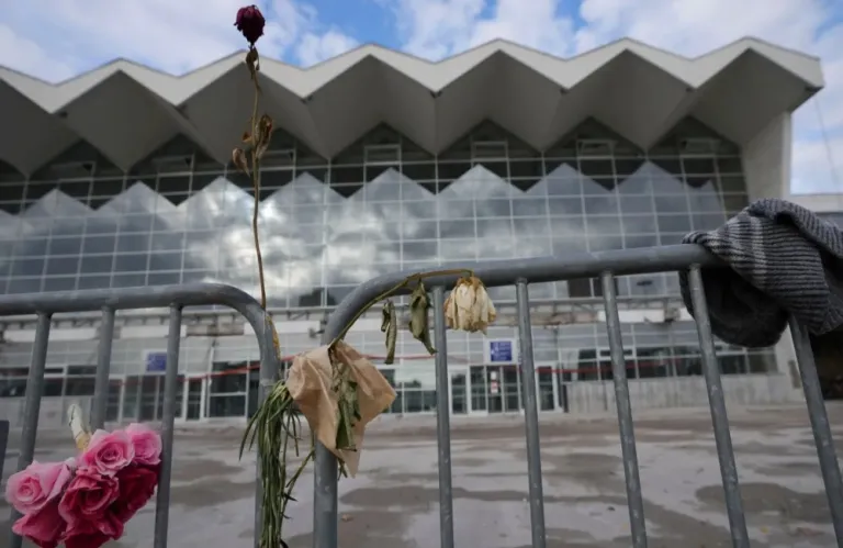 Σερβία: Ο ΟΗΕ καταγγέλλει αδράνεια της δικαιοσύνης ένα χρόνο μετά την τραγωδία του Νόβι Σαντ