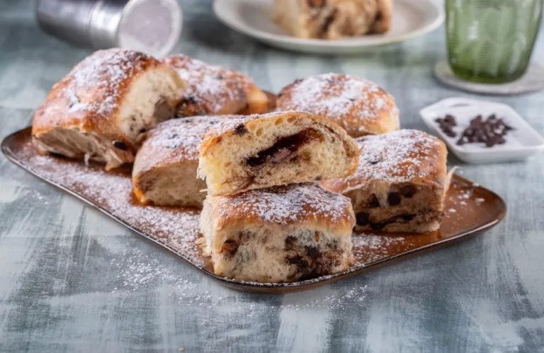 Φτιάχνουμε τα πιο top ψωμάκια γεμιστά με σοκολάτα!