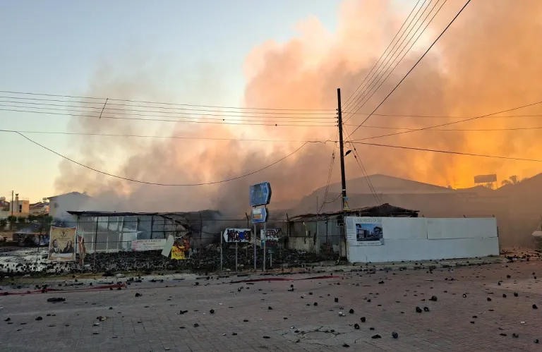 Φωτιά σε τρεις εγκαταλειμμένες κατοικίες στην Πάφο