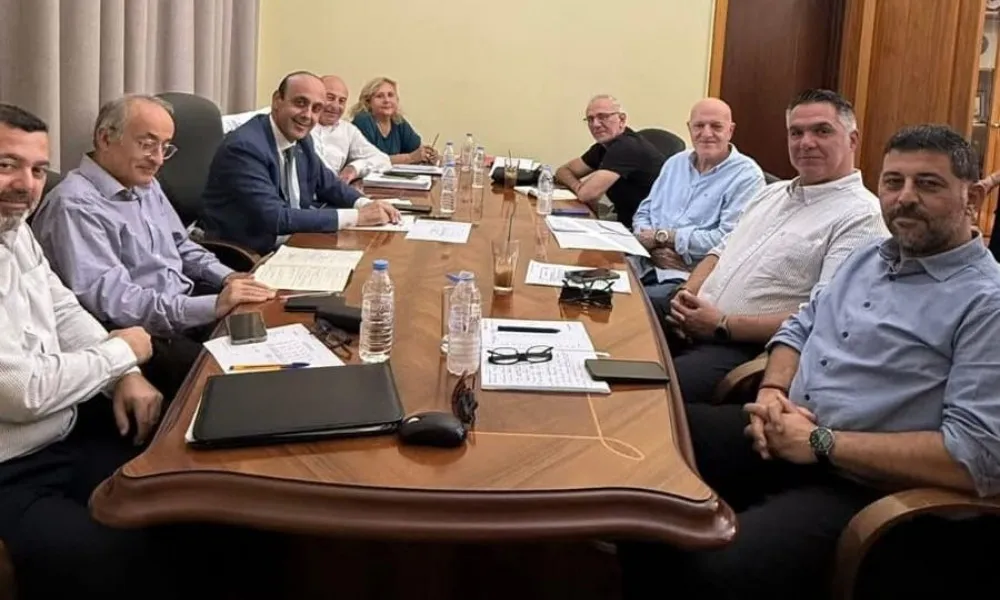 Συνάντηση ΚΟΑ με το Δήμο Πάφου για τις αθλητικές υποδομές της πόλης