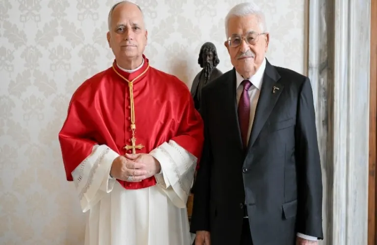 Βατικανό: Ο πάπας Λέων τάσσεται υπέρ της λύσης των δύο κρατών μετά τη συνάντηση με τον Παλαιστίνιο πρόεδρο