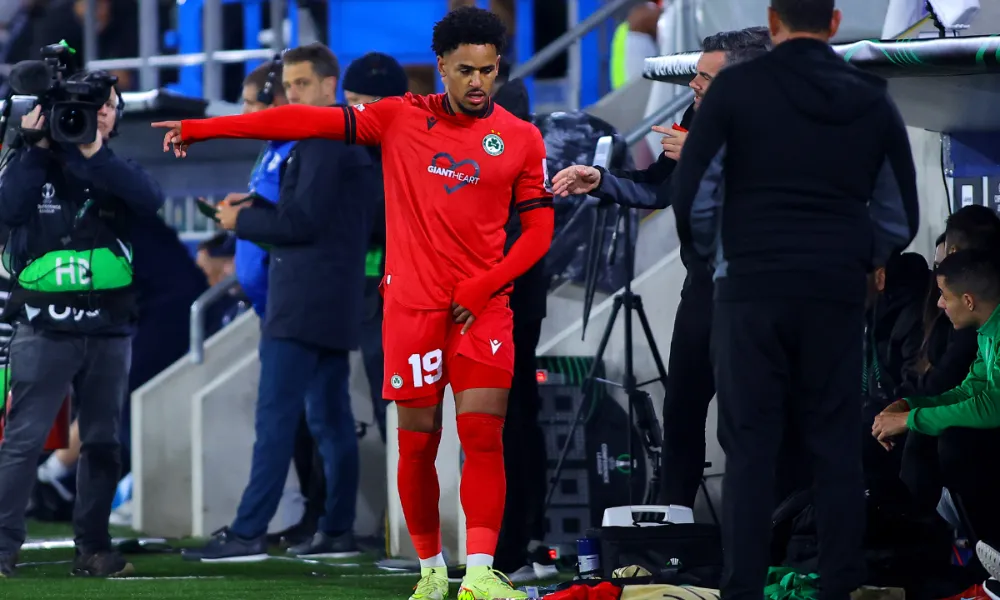 Μπήκε και μετά από ένα επτάλεπτο βγήκε άρον-άρον ο Μαέ