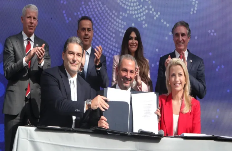 Συμφωνία για αμερικανικό LNG μέσω Ελλάδας προς αγορές Νοτιοανατολικής και Κεντρικής Ευρώπης