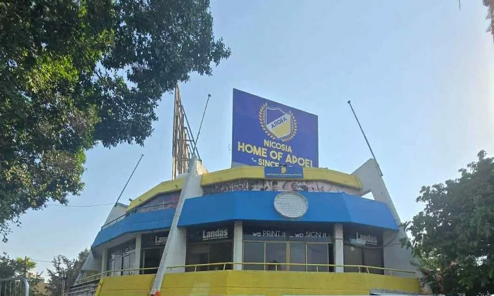 Γίνεται 99άρης και ανοίγει το οίκημα για να γιορτάσει!